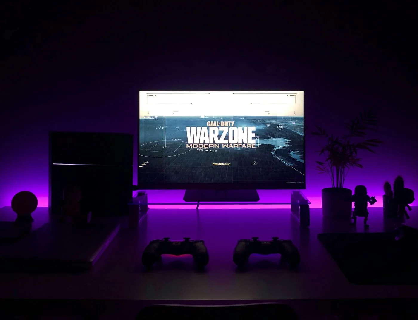 桌面游戏设备布置主题摄影，非文中PlayStation设备的产品展示或性能测试